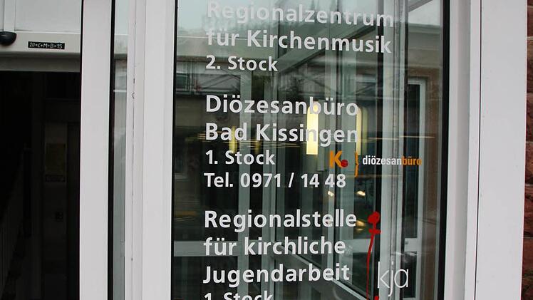 Noch ist die Regionalstelle am Haus Gertrudis in der Bad Kissinger Kapellenstraße zusammen mit dem Diözesanbüro angeschrieben. Foto: Ralf Ruppert