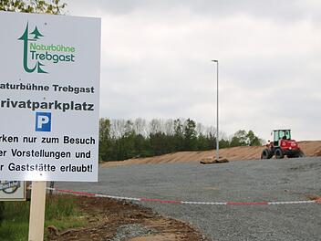 Der neue Naturbühnen-Parkplatz sorgt für Diskussionen. Foto: Jochen Nützel