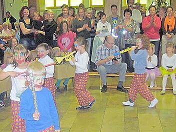 Tolle Leistungen: Die Teuschnitzer Kindergartenkinder zeigten bei ihren Vorstellungen, wie viel sie mit ihren Erzieherinnen einstudiert hatten. Foto: Paul Hader