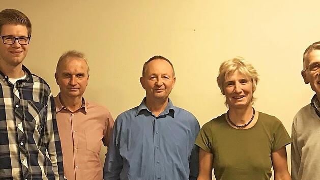 Die LBV-Kreisgruppe hat ein neue Vorstandsteam mit Matthias Franz (von links), Otmar Diez, Norbert Schm&auml;ling, Martina Faber und Dieter F&uuml;nfst&uuml;ck. Foto: Dietmar Harms