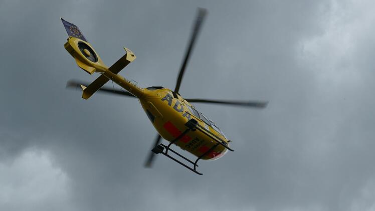 Ein Rettungshubschrauber brachte den 29-Jährigen in eine Spezialklinik für Verbrennungen.