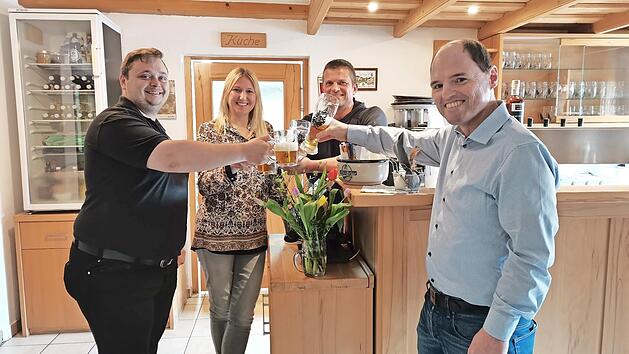 Im Wirtschaftsgespräch (v. l.): Marcus Müller vom Landgasthof Lahner, MdB Silke Launert, Mike Schmitt von der Nikl-Bräu und MdL Michael Hofmann