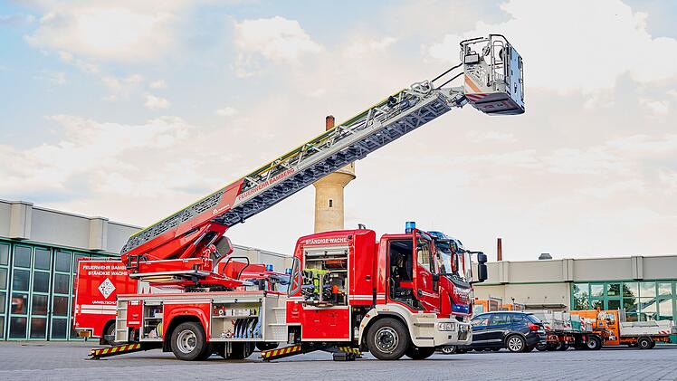 Bamberg: Feuerwehr bekommt neue Drehleiter - Fuhrpark nun wieder komplett