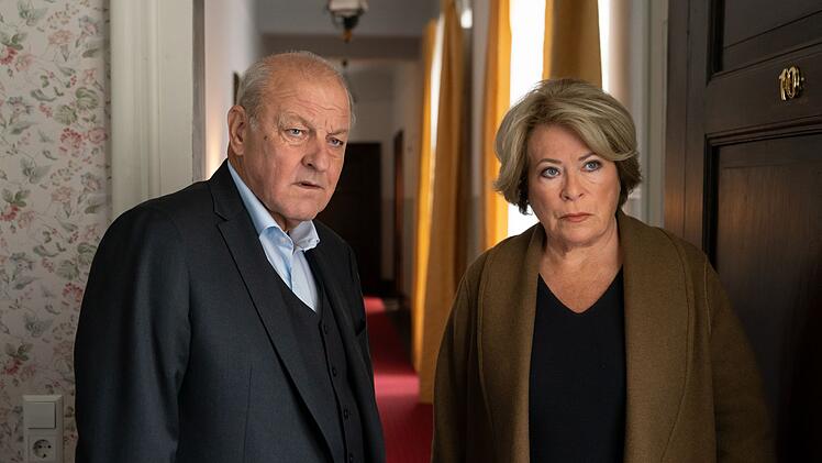 Wilsberg (Leonard Lansink) und Hauptkommissarin Anna Springer (Rita Russek) machen sich Sorgen, als noch eine weitere Person im Schloss spurlos verschwindet.