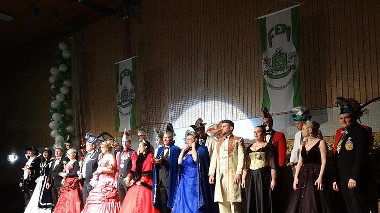 Elferrat und Prinzenpaare  Foto: Pierre Strecker