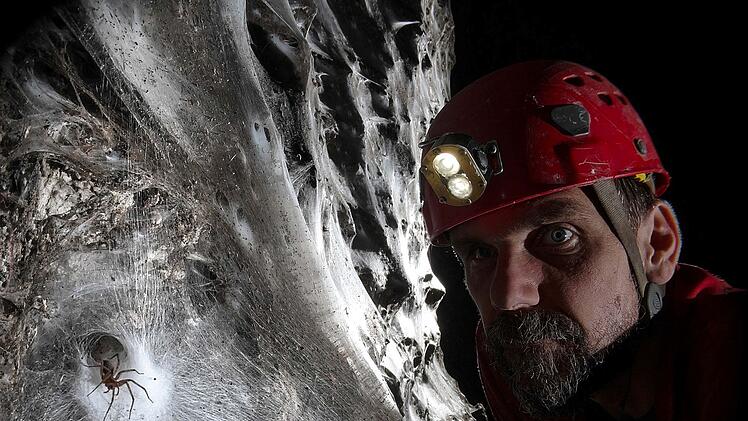 Griechenland: Spinnennetz in Höhle entdeckt