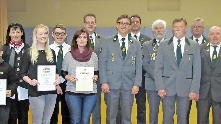 Die Schützengesellschaft 1354 Coburg zeichnete bei ihrer Hauptversammlung am Donnerstag zahlreiche Mitglieder für ihre sportlichen Erfolge aus.  Foto: Martin Koch
