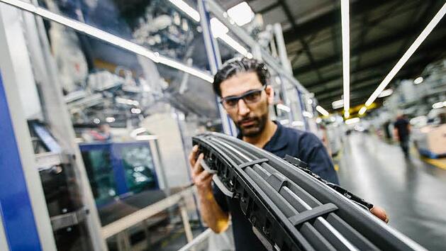 Der Personalabbau beim Automobilzulieferer Dr. Schneider ist das Resultat eines Zukunftskonzepts, das eine Unternehmensberatung im Auftrag des Neuseser Familienunternehmens durchgef&uuml;hrt hat. Symbolbild: Archiv/Hendrik Steffens