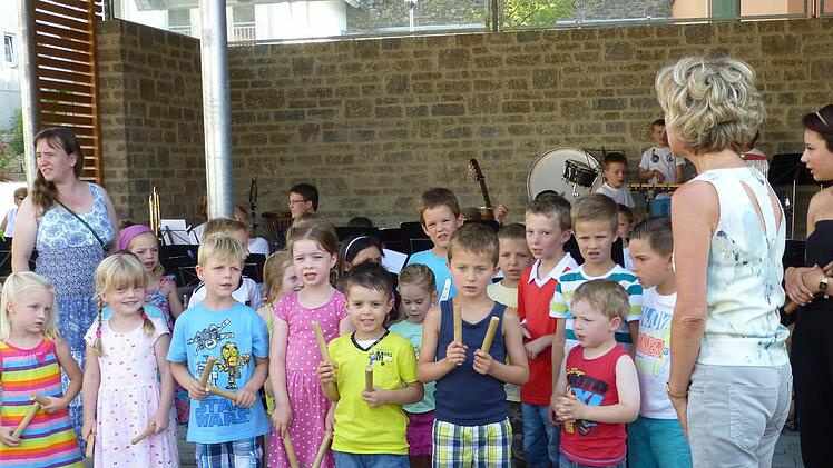 Die Kindergartenkinder sind beim Saale-Musicum in Sulzthal aufgetreten.  Foto: Volkmuth