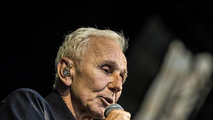 Impressionen vom Tambacher Sommer: Rund 1500 begeisterte Fans im ausverkauften Tambacher Schloss erlebten den Auftritt der Ersten Allgemeinen Verunsicherung. Foto: Jochen Berger