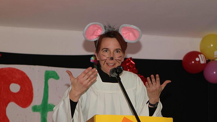 Offenen Szenenapplaus bekam Kirchenmaus Claudia Reinwand.