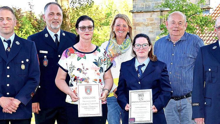 Ehrungen und Ernennungen beim Gefahrenschutzzug (v.l.): Michael Fischer, Oliver Schardt, Susanne Schardt (20 Jahre im Verein), Sabine Rie&szlig;ner, L&ouml;schmeisterin Miriam Motschmann, Roland Lowig und Vorsitzender Georg Storath