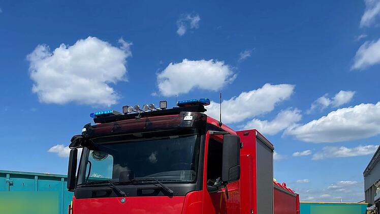 Knetzgau: Schaum-Meer in Müllsortieranlage - "Großaufgebot der Feuerwehr" alamiert