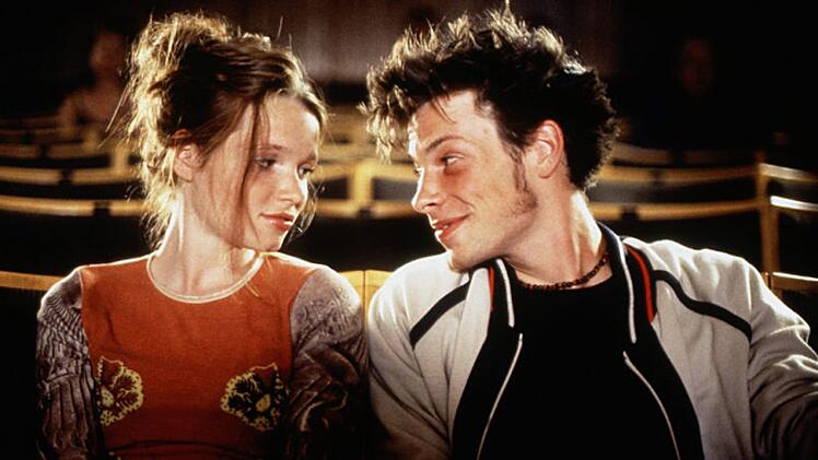 Das ist der Traummann, in den sich Lena verknallt: der Musiker Nick (Andreas Christ) - gutaussehend, sensibel und verst&auml;ndnisvoll, der aber auch nicht frei von Fehlern ist.