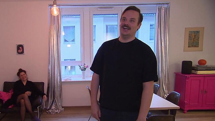 Johannes leitet ein Museum.