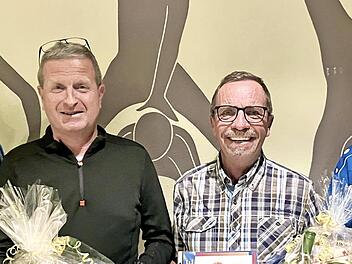 Unser Bild zeigt Tischtennis-Abteilungsleiter Joachim Konrad, die Geehrten J&uuml;rgen B&uuml;ttner und Frank Rottenberger, und Jugendwart Jochen Hein.
