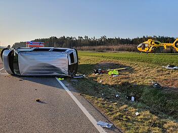 Auf der Bundesstraße B13 kam es Oberdachstetten und Gräfenbuch zu einem schweren Unfall. Foto: News5/Haag