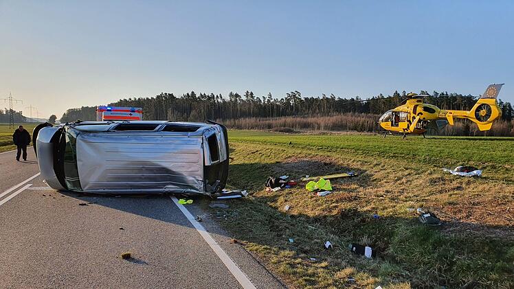 Auf der Bundesstraße B13 kam es Oberdachstetten und Gräfenbuch zu einem schweren Unfall. Foto: News5/Haag