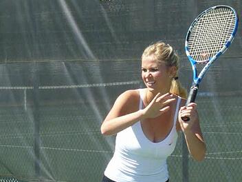 Tennis und Studium unter einen Hut zu bringen, war das Ziel von Julia Angermann aus Kasendorf. In Amerika kann sie genau das umsetzen. Fotos: privat
