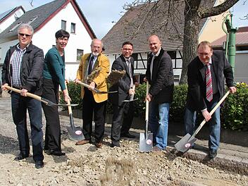Los geht's mit dem neuen Weg unter der Kastanienallee. Foto: Thomas Heuchling