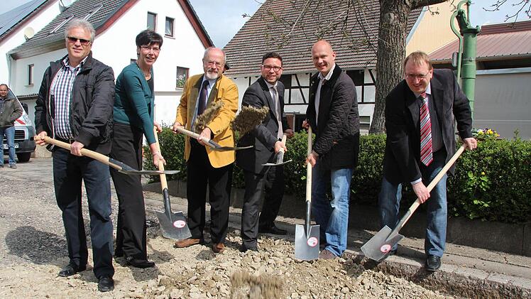 Los geht's mit dem neuen Weg unter der Kastanienallee. Foto: Thomas Heuchling