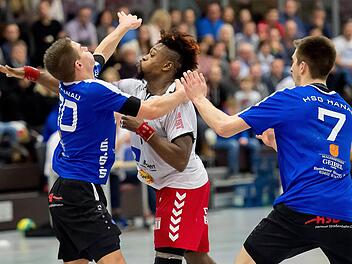 Knackt Gary Hines (Mitte) am Samstag die 100-Tore-Marke? Der HSC-Torjäger steht aktuell bei 93 Treffern, kann sich in Burgdorf aber schon einmal auf eine intensive Bewachung einstellen. Foto: Anand Anders