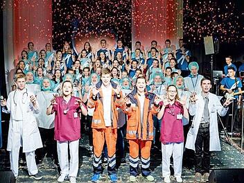 Theater und Tanz, eine coole Projektband und ein gro&szlig;er Chor - das ist Adonia. Foto: PR