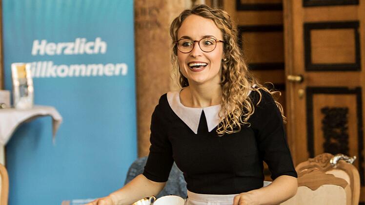 "Very British": Eine heitere musikalische Teestunde bietet das Kinderkonzert im Spiegelsaal des Landestheaters mit der Sopranistin Laura Incko und Musikern des Philharmonischen Orchesters.Foto: Jochen Berger