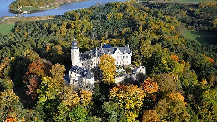 Schloss Callenberg mit dem Coburger Goldbergsee aus der Vogelperspektive Foto: Otmar Fugmann