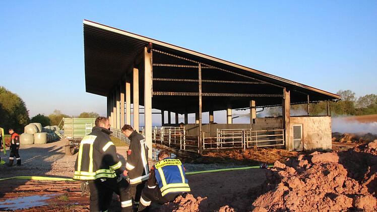 Das ganze Ausmaß der Zerstörung kam erst bei Sonnenaufgang ans Licht, hier die letzten Einsatzkräfte beim Aufräumen. Foto: Ralf Ruppert