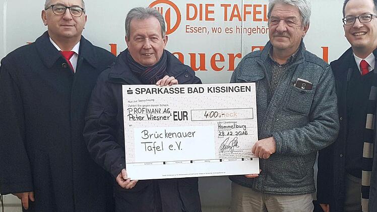 Peter Wiesner, Hans Jürgen Schelle, Klaus Hartmann und Florian Haas freuen sich bei der Spendenübergabe. Foto: Thomas Dill