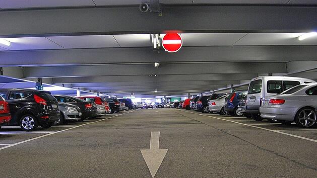 In Erlangen gibt es viele Parkmöglichkeiten in Form von Parkplätzen oder Parkhäusern.