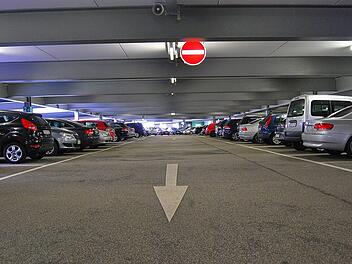 In Erlangen gibt es viele Parkmöglichkeiten in Form von Parkplätzen oder Parkhäusern.