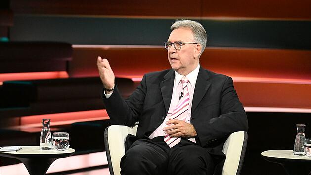 Politologe Frank Umbach erkl&auml;rte bei "Markus Lanz", dass die Kerosinversorgung nicht unbedingt so gesichert sei, wie Katherina Reiche behauptet hat.