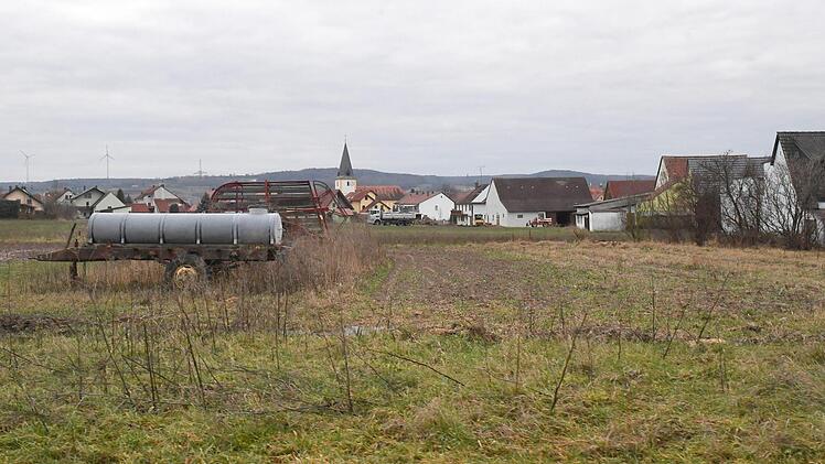 In dem Bereich in Staffelbach sollen die Doppel-Eckhäuser entstehen.Foto: Ronald  Rinklef
