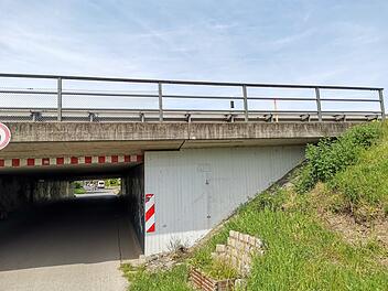 Autobahnbrücke, Unterführung, Bauwerk, Sperrung, Umleitung, Bauarbeiten,. Baustelle