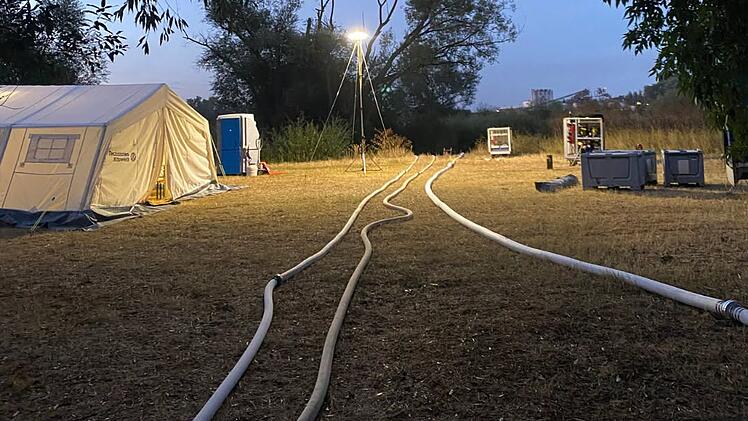 Gemeinsame Aktion der Freiwilligen Feuerwehr und THWs am Seen bei Baunach