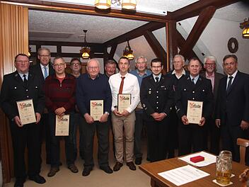 Die Jubilare mit Bürgermeister German Hacker und Landrat Alexander TritthartRichard Sänger