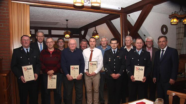 Die Jubilare mit Bürgermeister German Hacker und Landrat Alexander TritthartRichard Sänger