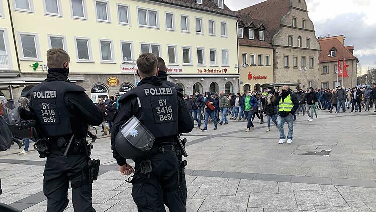 Corona-Demo in Schweinfurt: 1300 Maßnahmen-Gegner protestieren in Innenstadt
