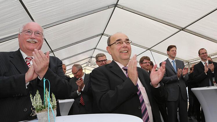 Klatscht mit dem OB im Duett: Wilhelm Wenning, der Regierungspräsident des Regierungsbezirks Oberfranken.