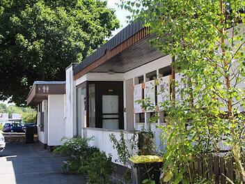 Das ehemalige Postgebäude in Wüstenahorn soll dem neuen Bürgerhaus weichen. Foto: Archiv/Simone Bastian