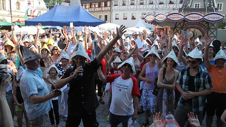Jubel beim Eich und den Wett-Partner: Mehr als 200 Leute sind da.