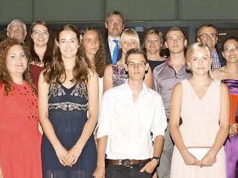 Die Absolventen der Jacob-Curio-Realschule freuten sich über ihre guten Leistungen.  Foto: Gerhard Schmidt