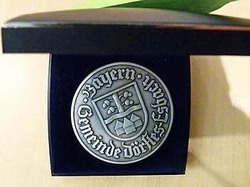 So könnte die Gemeinde-Medaille aussehen. Foto: Lothar Weidner