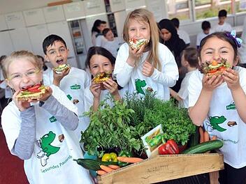 Im Bad Br&uuml;ckenauer Kindergarten "Regenbogenland" schmierten sich die Kinder bei einem Aktionstag selbst gesunde Pausenbrote.J&ouml;rg Winger