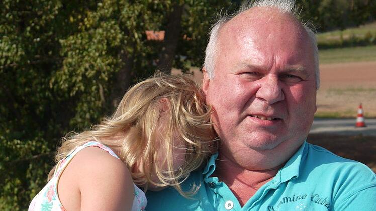 Erhard Güthlein aus Oberelldorf: "Der Ausbau ist gelungen. Aber die Autos fahren jetzt noch schneller als früher. Das merkt man besonders nachts. Deshalb wünschen wir Oberelldorfer uns, dass noch eine  feste Blitzeranlage aufgestellt wird. Aber eines  muss man schon sagen: Es ist auf jeden Fall ruhiger geworden."Foto: Berthold Köhler