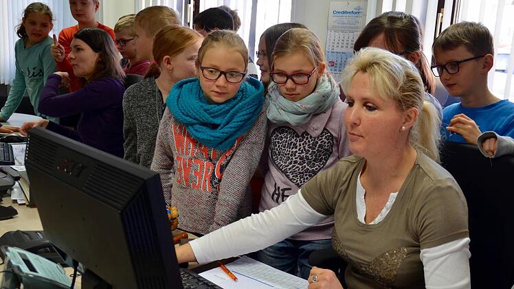 Schüler besuchten das Rathaus. Foto: Kathrin Kupka-Hahn