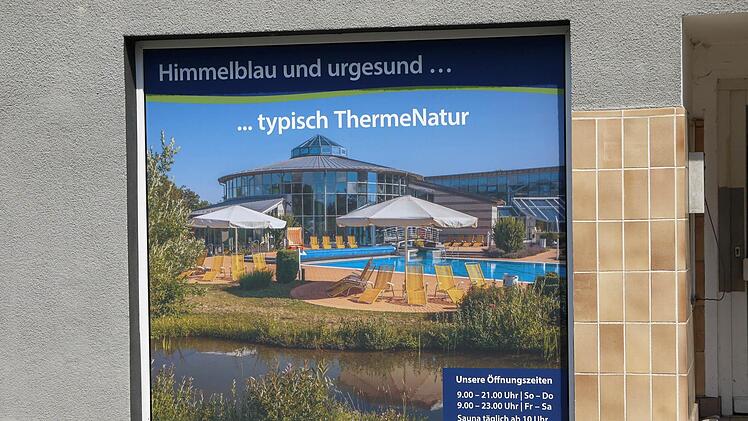 Ein Schaufenster in der Coburger Straße. Foto: Berthold Köhler