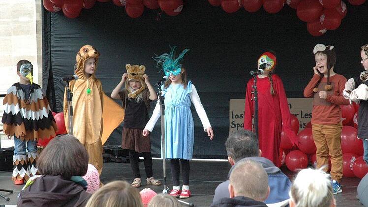 Die Stärken der unterschiedlichsten Tiere stellte das Coburger Kindertheater "Cobi" eindrucksvoll dar. Foto: Edwin Meißinger